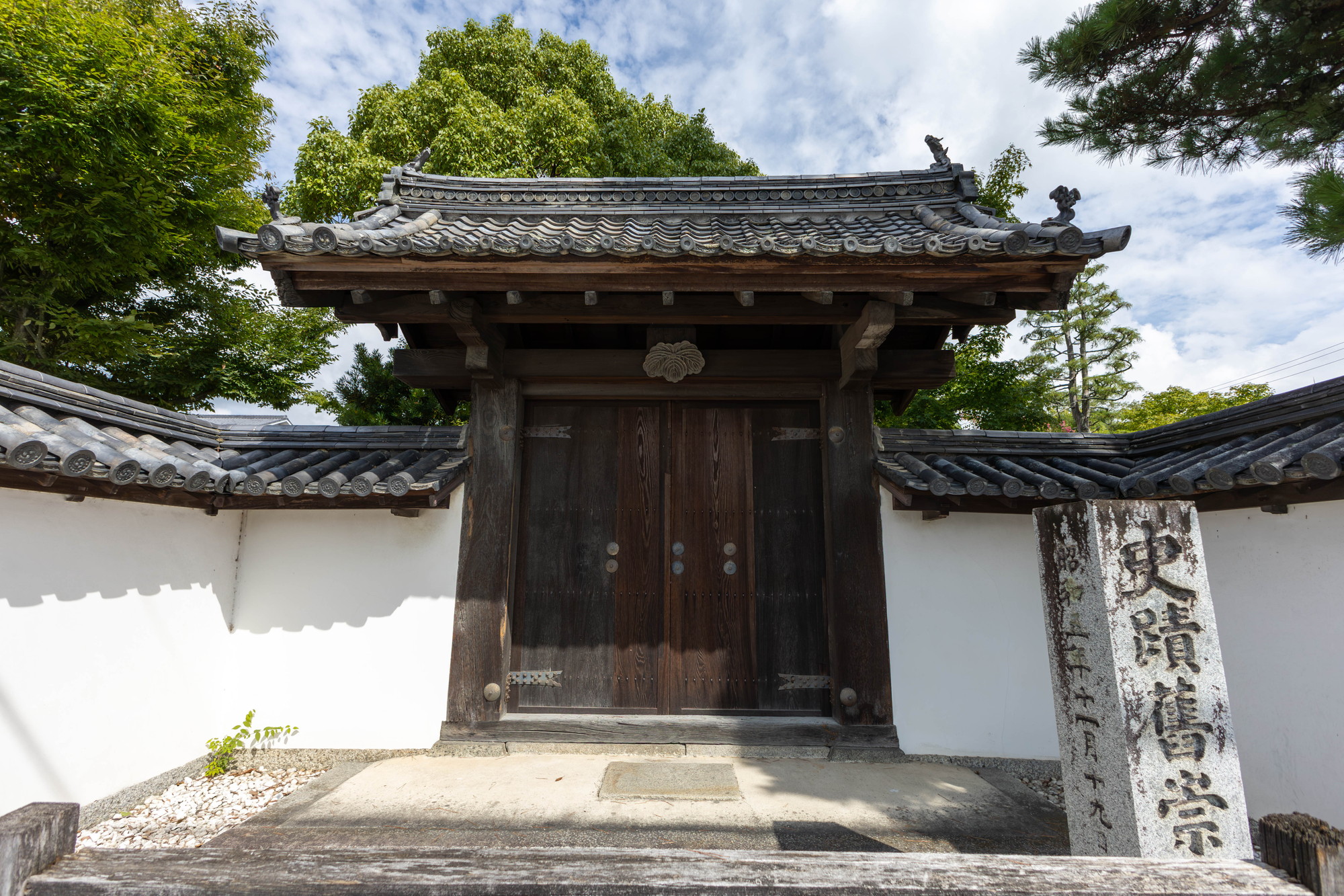 旧崇広堂の矢穴石をめぐる
